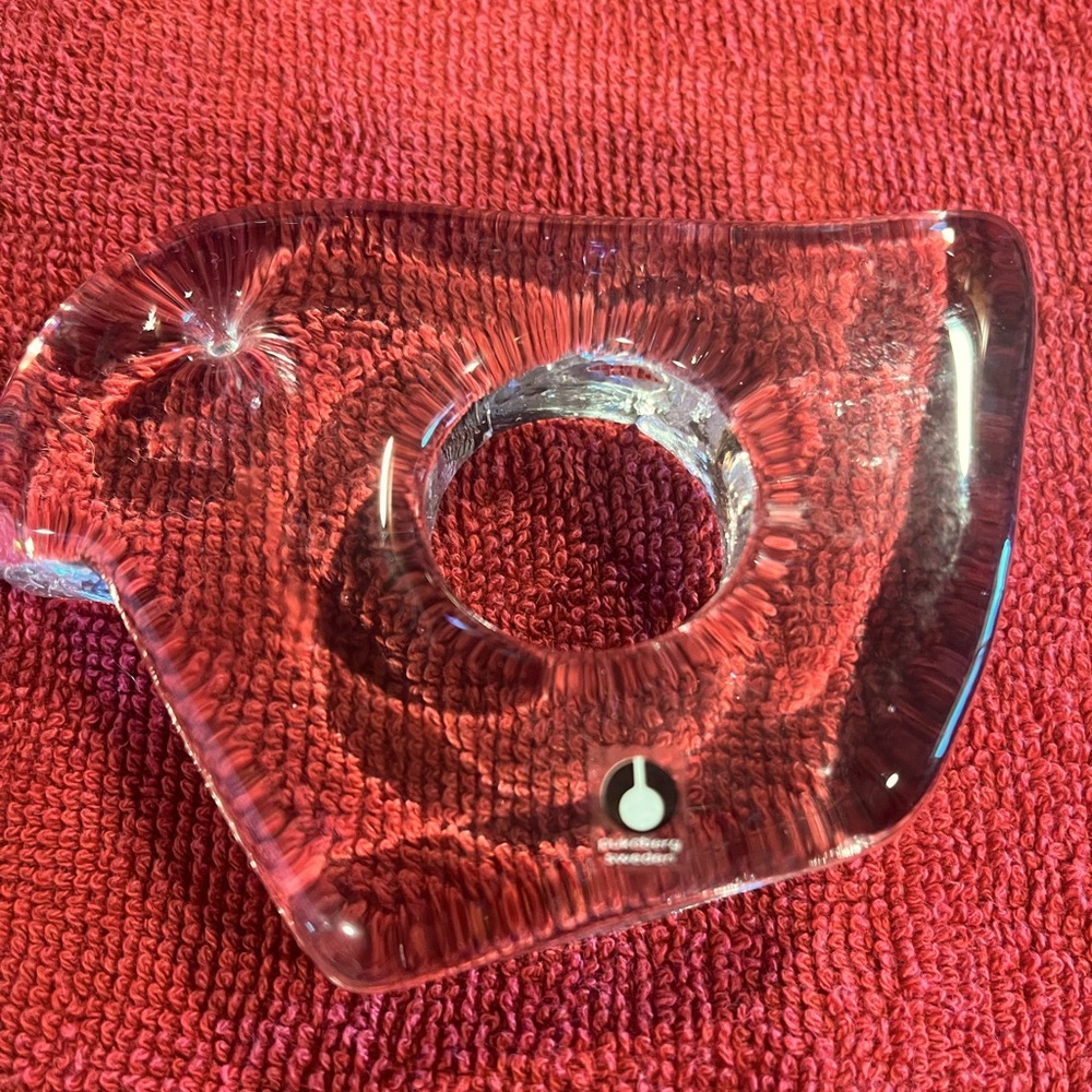 Mid Century Scandinavian paperweight by Pukeberg Sweden Art glass chicken